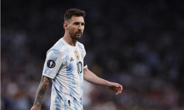 从前港姐获刑到数百学历造假案，梁振英